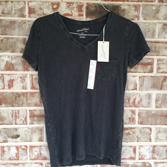 universal thread pocket tee